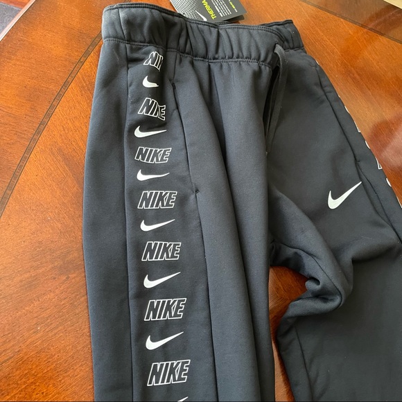 Nike size XS standard fit joggers - Picture 4 of 7